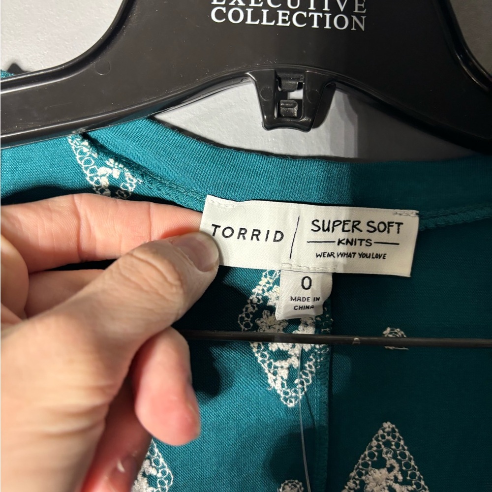 Torrid Super Soft Aqua Embroidered Babydoll Tee Size 0X - Picture 4 of 5